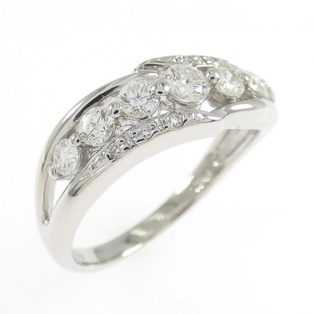 PT900 DIAMOND RING: PT900 Diamond Ring Brand: Unbranded Type: Diamond Ring Material: PT900, Main Stone/Creation Natural Color: Silver Size: US5 3/4 Accessories: None Accessories Notice: When purchasing pre-owned goods,