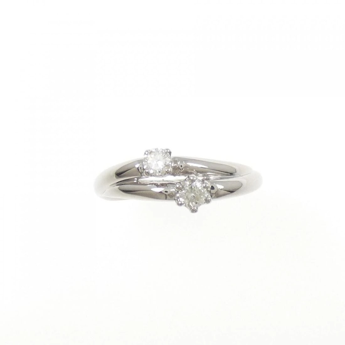 PT900 DIAMOND RING: PT900 Diamond Ring Brand: Unbranded Type: Diamond Ring Material: PT900, Main Stone/Creation Natural Color: Silver Size: US5 Accessories: None Accessories Notice: When purchasing pre-owned goods,
