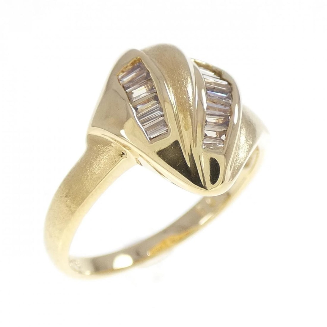 K18YG DIAMOND RING: K18YG Diamond Ring Brand: Unbranded Type: Diamond Ring Material: K18YG, Main Stone/Creation Natural Color: Yellow Gold Size: US5 3/4 Accessories: None Accessories Notice: When purchasing pre-owned