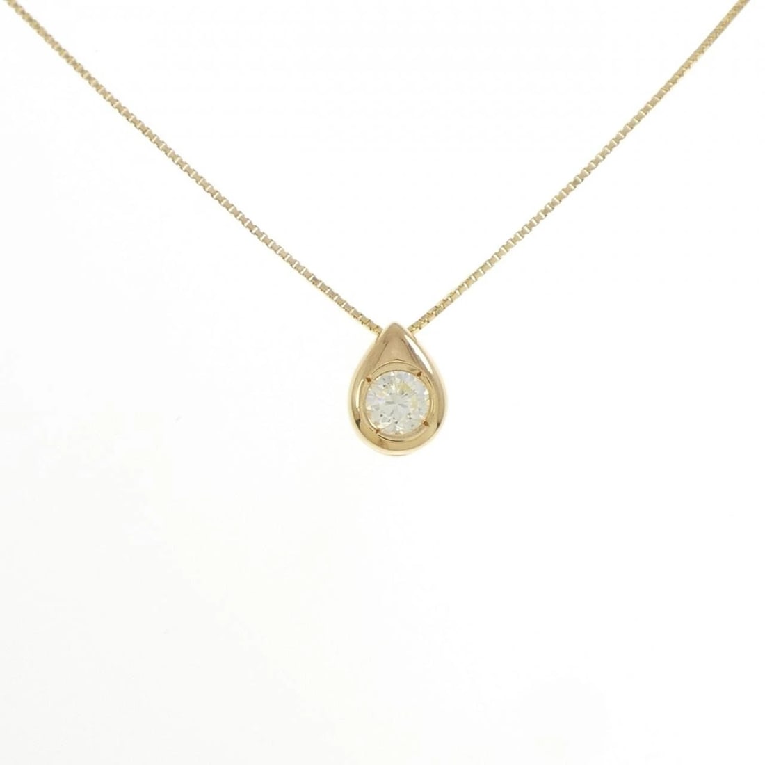 K18YG DIAMOND NECKLACE: K18YG Diamond Necklace Brand: Unbranded Type: Diamond Necklace Material: K18YG, Main Stone/Creation Natural Color: Yellow Gold Size: 40cmActual Size Pendant length approx. x width approx.:
