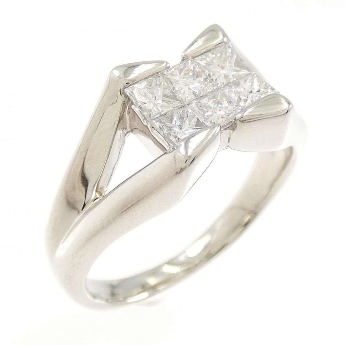 PT900 DIAMOND RING: PT900 Diamond Ring Brand: Unbranded Type: Diamond Ring Material: PT900, Main Stone/Creation Natural Color: Silver Size: US6 3/4 Accessories: None Accessories Notice: When purchasing pre-ow