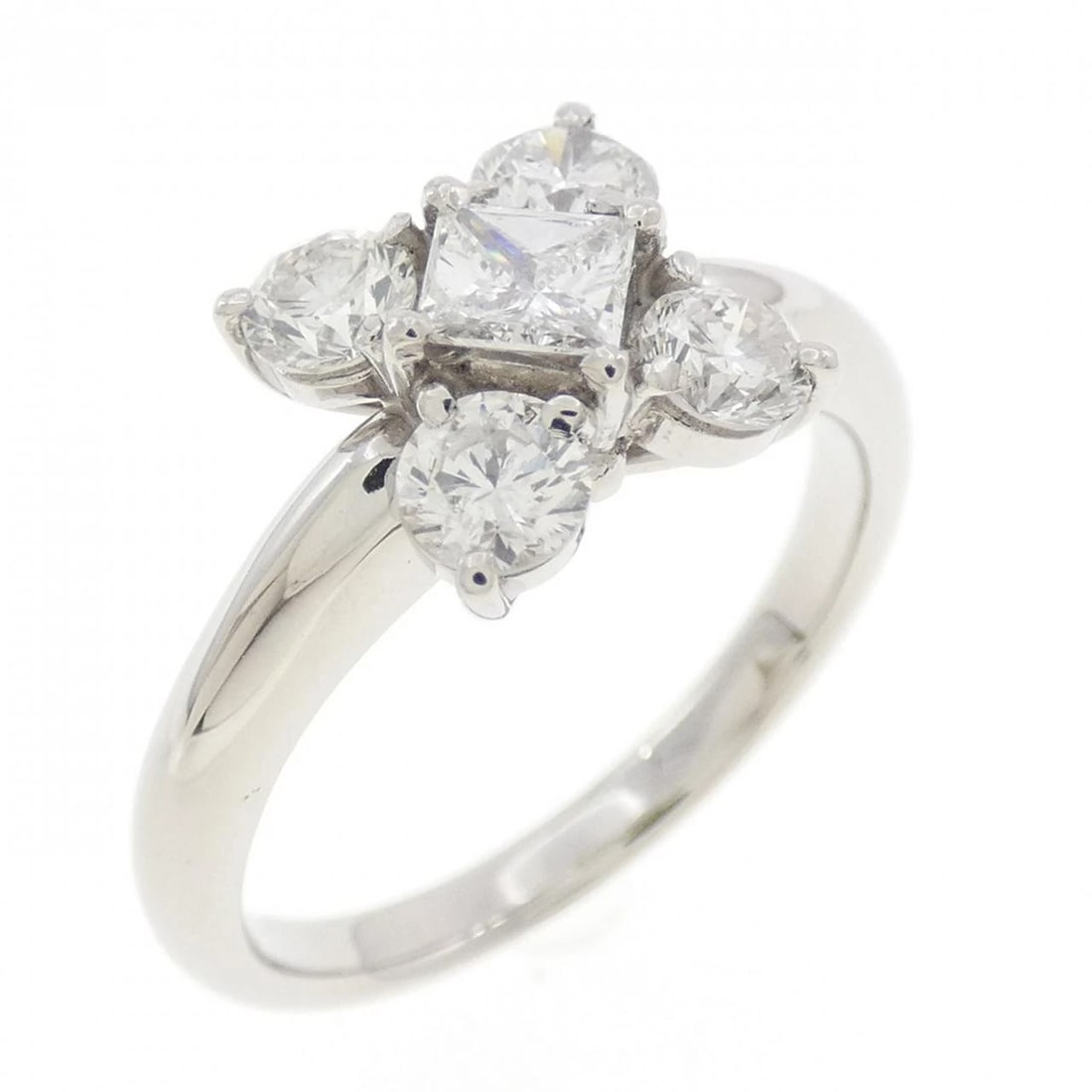 PT900 DIAMOND RING: PT900 Diamond Ring Brand: Unbranded Type: Diamond Ring Material: PT900, Main Stone/Creation Natural Color: Silver Size: US7 Accessories: None Accessories Notice: When purchasing pre-owned goods,