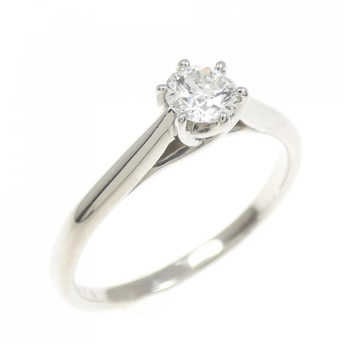 PT950 DIAMOND RING: PT950 Diamond Ring Brand: Unbranded Type: Ring Material: PT950, Main Stone/Creation Natural Color: Silver Size: US6 1/4 Accessories: None Accessories Notice: When purchasing pre-owned goods, please