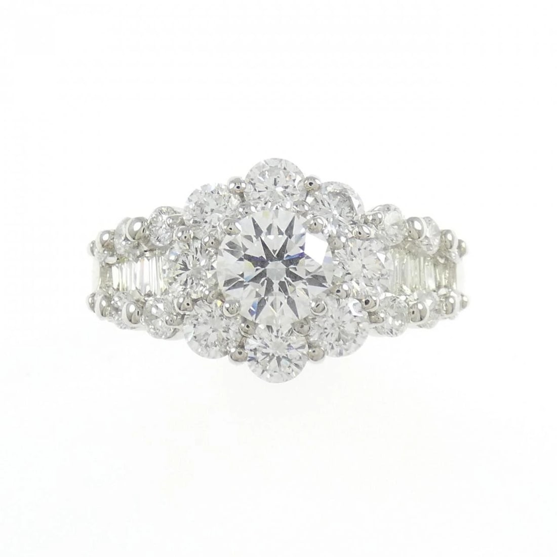 PT900 DIAMOND RING (1 of 2)