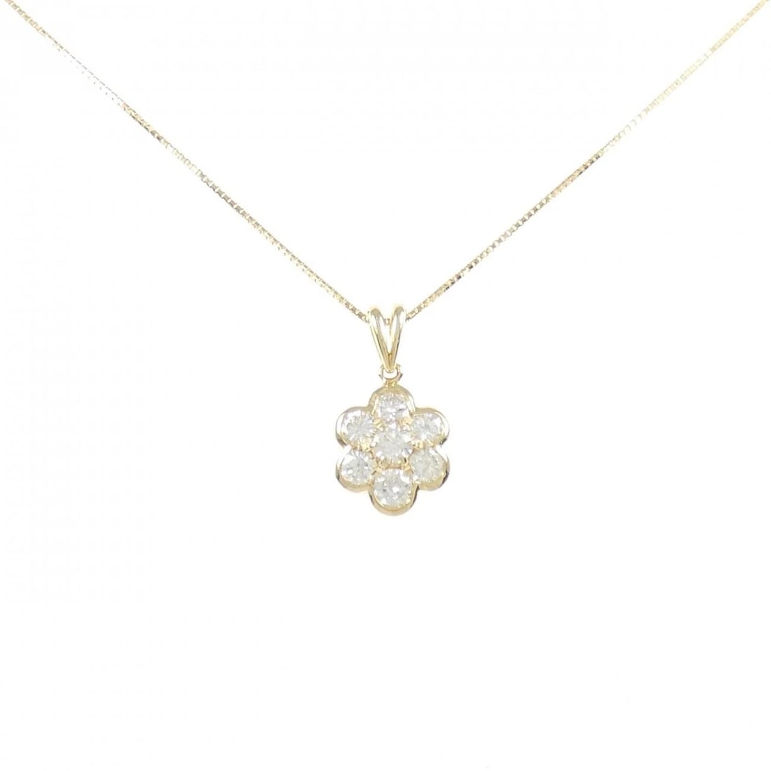 K18YG FLOWER DIAMOND NECKLACE: K18YG Flower Diamond Necklace Brand: Unbranded Type: Diamond Necklace Material: K18YG, Main Stone/Creation Natural Color: Yellow Gold Size: Actual Size Pendant length approx. x width approx.: