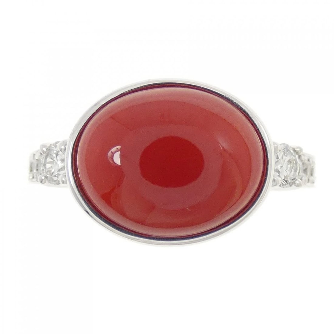 K18WG CORAL RING: K18WG Coral Ring Brand: Unbranded Type: Coral Ring Material: K18WG, Main Stone/Creation CoralSecondarystoneDiamond Color: White Gold Size: US6 1/4 Accessories: None Accessories Notice: When