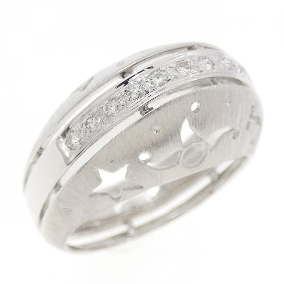 750WG DIAMOND RING: 750WG Diamond Ring Brand: Unbranded Type: Diamond Ring Material: 750WG, Main Stone/Creation Natural Color: White gold Size: US6 Accessories: None Accessories Notice: When purchasing pre-owned goods,