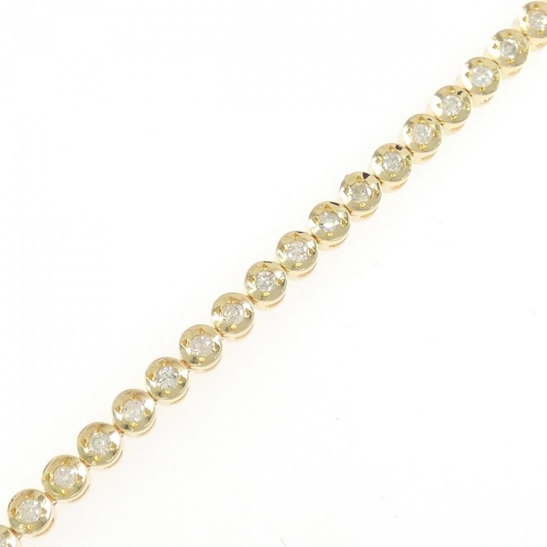 K18YG DIAMOND BRACELET: K18YG Diamond Bracelet Brand: Unbranded Type: Diamond Bracelet Material: K18YG, Main Stone/Creation Natural Color: Yellow gold Size: 18.5cmActual Size Max width approx.: 3.1mm Accessories: None