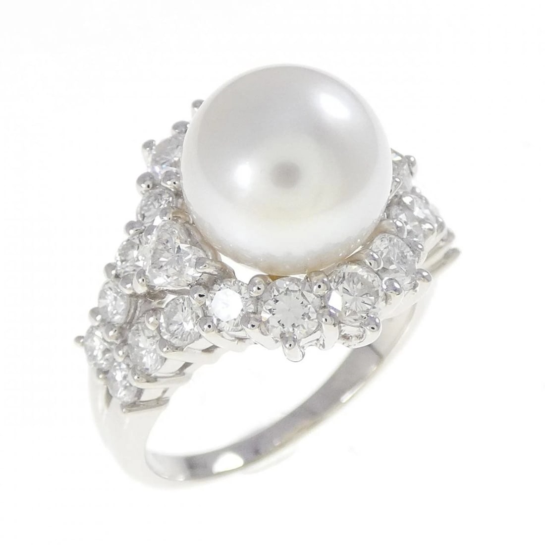 PT900 WHITE BUTTERFLY PEARL RING: PT900 White Butterfly Pearl Ring Brand: Unbranded Type: White butterfly pearl ring Material: PT900, Main Stone/Creation White Butterfly PearlSecondary StoneDiamond Color: Silver Size: US8.25