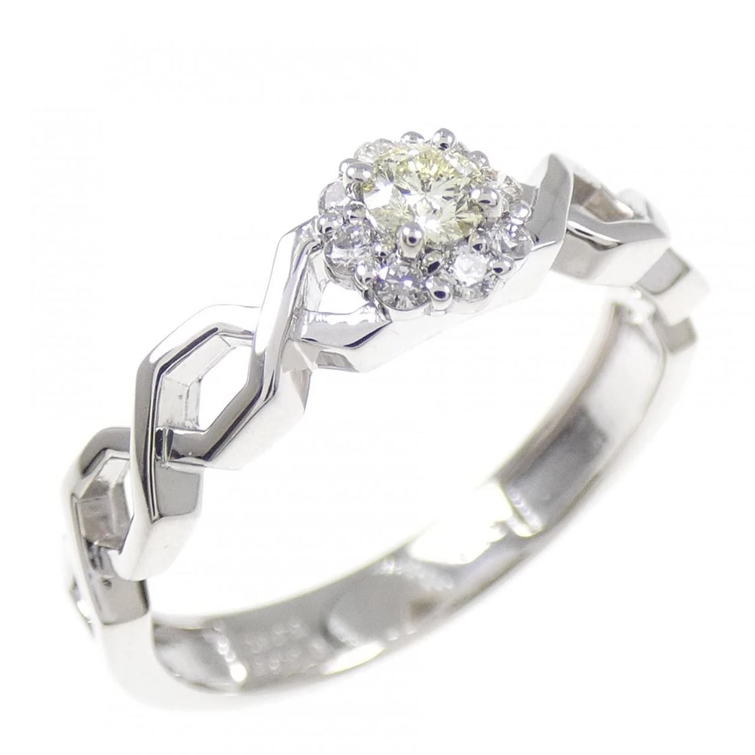 PT950 DIAMOND RING: PT950 Diamond Ring Brand: Unbranded Type: Diamond Ring Material: PT950, Main Stone/Creation Natural Color: Silver Size: US6 1/4 Accessories: None Accessories Notice: When purchasing pre-owned goods,