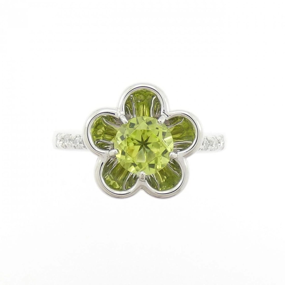 PT900 FLOWER PERIDOT RING: PT900 Flower Peridot Ring Brand: Unbranded Type: Peridot Ring Material: PT900, Main Stone/Creation PeridotSecondary Stone Diamond Color: Silver Size: US6 3/4 Accessories: None Accessories Notice: