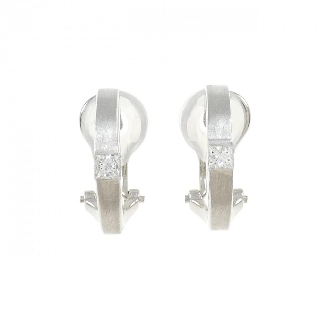 K18WG DIAMOND PIERCE/EARRING: K18WG Diamond Pierce/Earring Brand: Unbranded Type: Diamond Pierce/Earring Material: K18WG, Main Stone/Creation Natural Color: White gold Size: Actual Size Approx. height x width: 15.2mm x 2.6mm