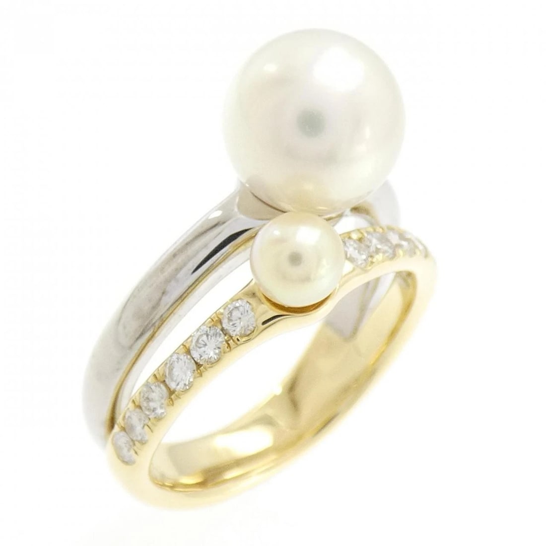 750YG/750WG AKOYA PEARL RING: 750YG/750WG Akoya pearl ring Brand: Unbranded Type: Akoya Pearl Ring Material: 750YG/750WG, Main Stone/Creation Akoya Pearl Secondary Stone Diamond Color: YG,WG Size: US6 1/4 Accessories: None