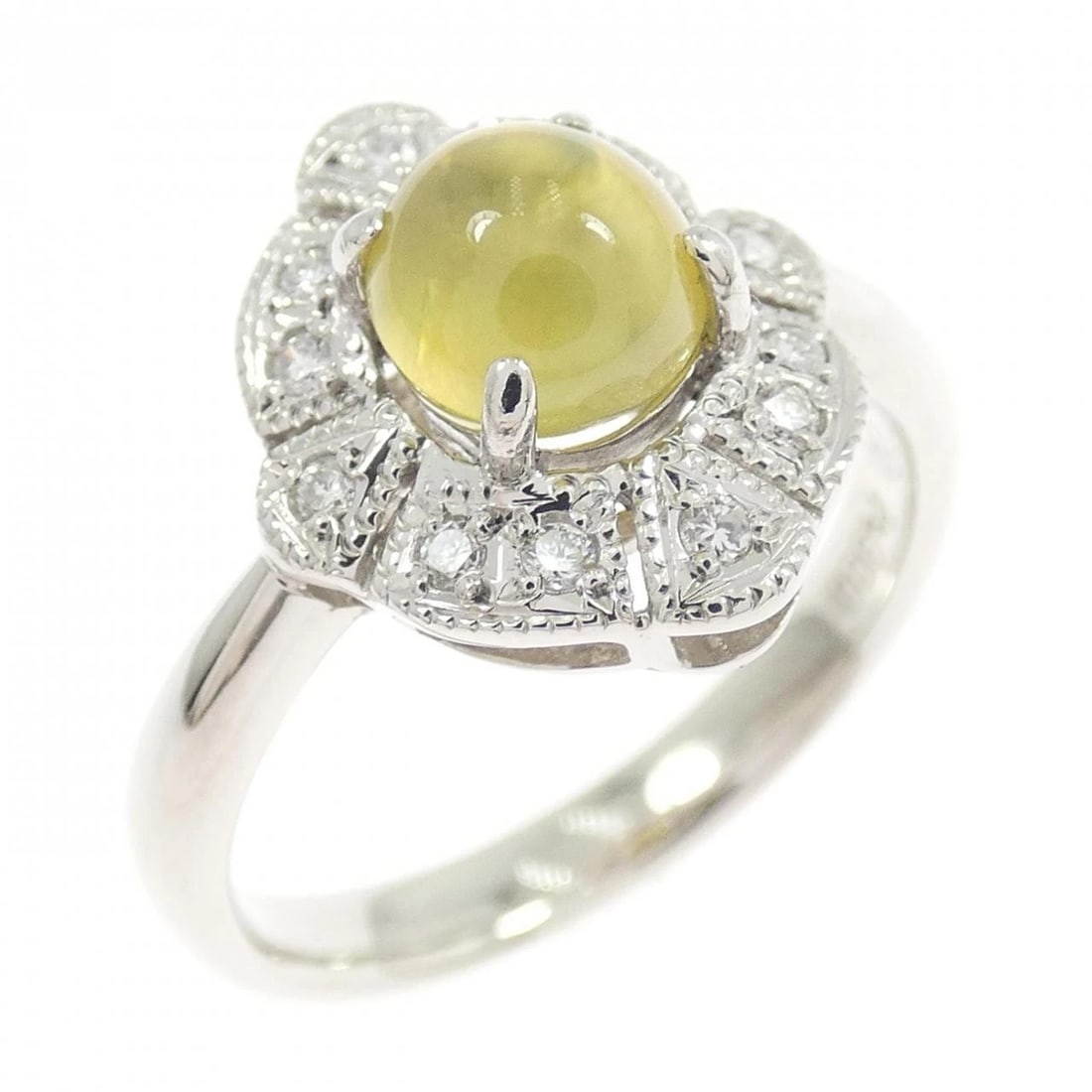 PT900 CHRYSOBERYL CAT'S EYE RING: PT900 Chrysoberyl Cat's Eye Ring Brand: Unbranded Type: Chrysoberyl Cat's Ring Material: PT900, Main Stone/Creation Chrysoberyl Cat's EyeSecondaryStone Diamond Color: Silver Size: US5 3/4