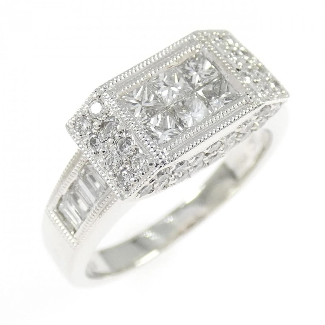 750WG DIAMOND RING: 750WG Diamond Ring Brand: Unbranded Type: Diamond Ring Material: K18WG, Main Stone/Creation Natural Color: White gold Size: US6 1/4 Accessories: None Accessories Notice: When purchasing pr