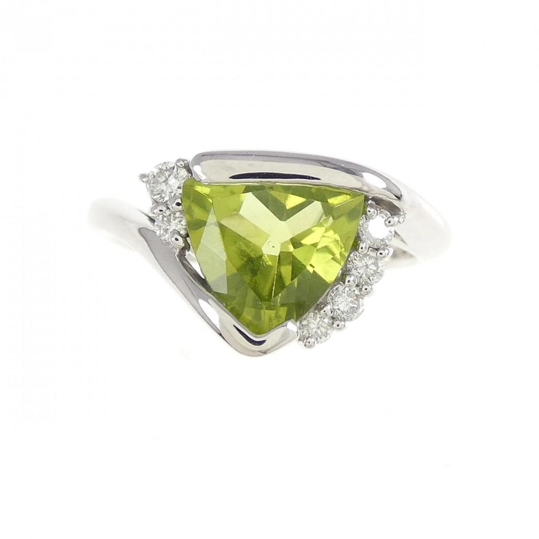 K18WG PERIDOT RING: K18WG Peridot Ring Brand: Unbranded Type: peridot ring Material: K18WG, Main Stone/Creation PeridotSecondary Stone Diamond Color: White gold Size: US5.25 Accessories: None Accessories Notice: When
