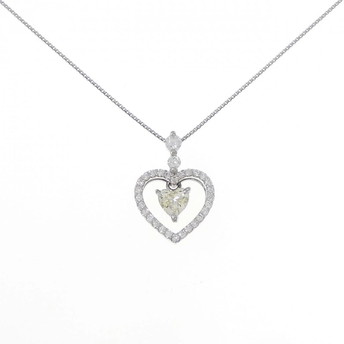 PT900/PT850 HEART DIAMOND NECKLACE: PT900/PT850 Heart Diamond Necklace Brand: Unbranded Type: Diamond Necklace Material: PT900/PT850, Main Stone/Creation Natural Color: Silver Size: 45cmActual SizePendant length approx. x width