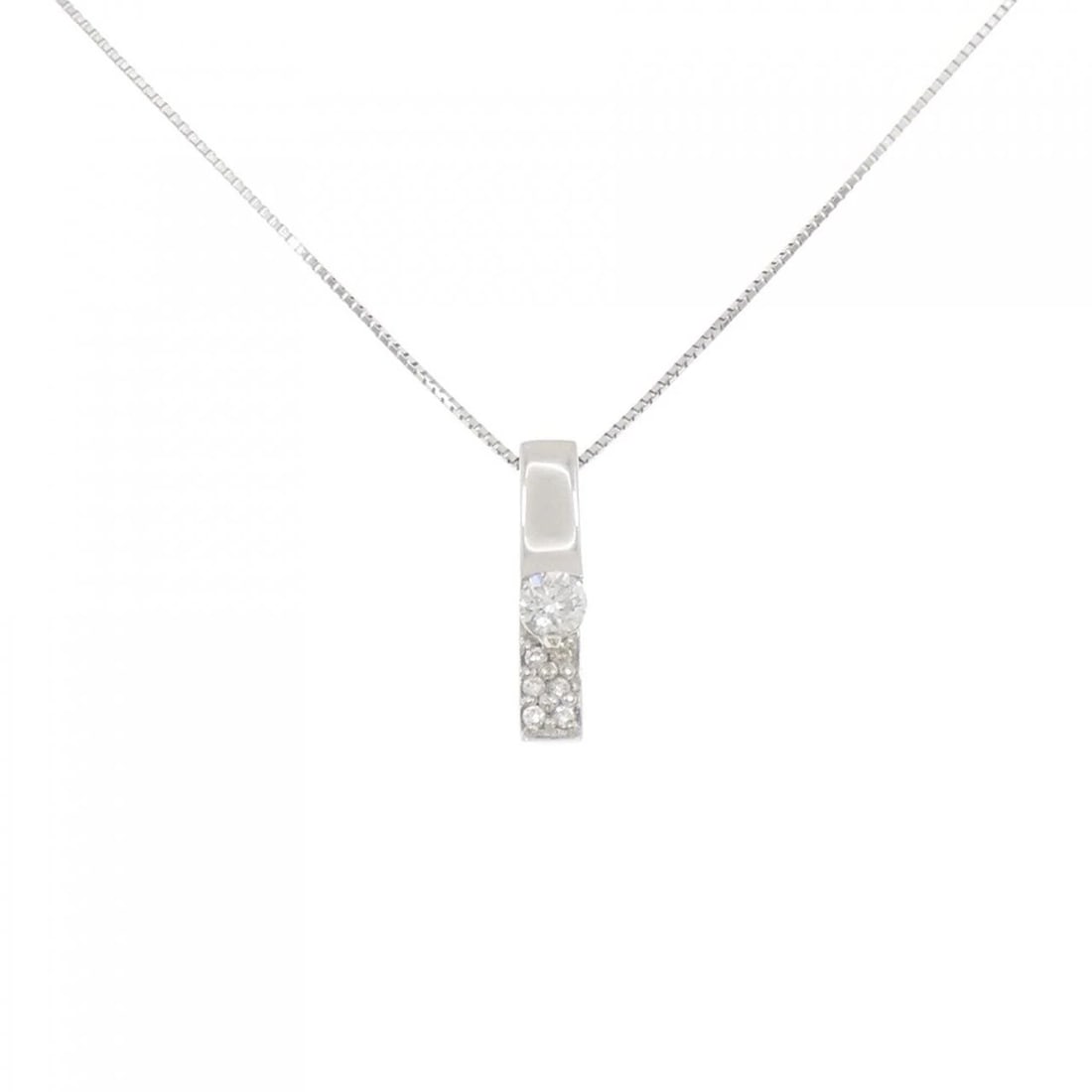 PT900/PT850 DIAMOND NECKLACE: PT900/PT850 Diamond Necklace Brand: Unbranded Type: Diamond Necklace Material: PT900/PT850, Main Stone/Creation Natural Color: silver Size: 45cmActual Size Pendant length approx. x width approx.: