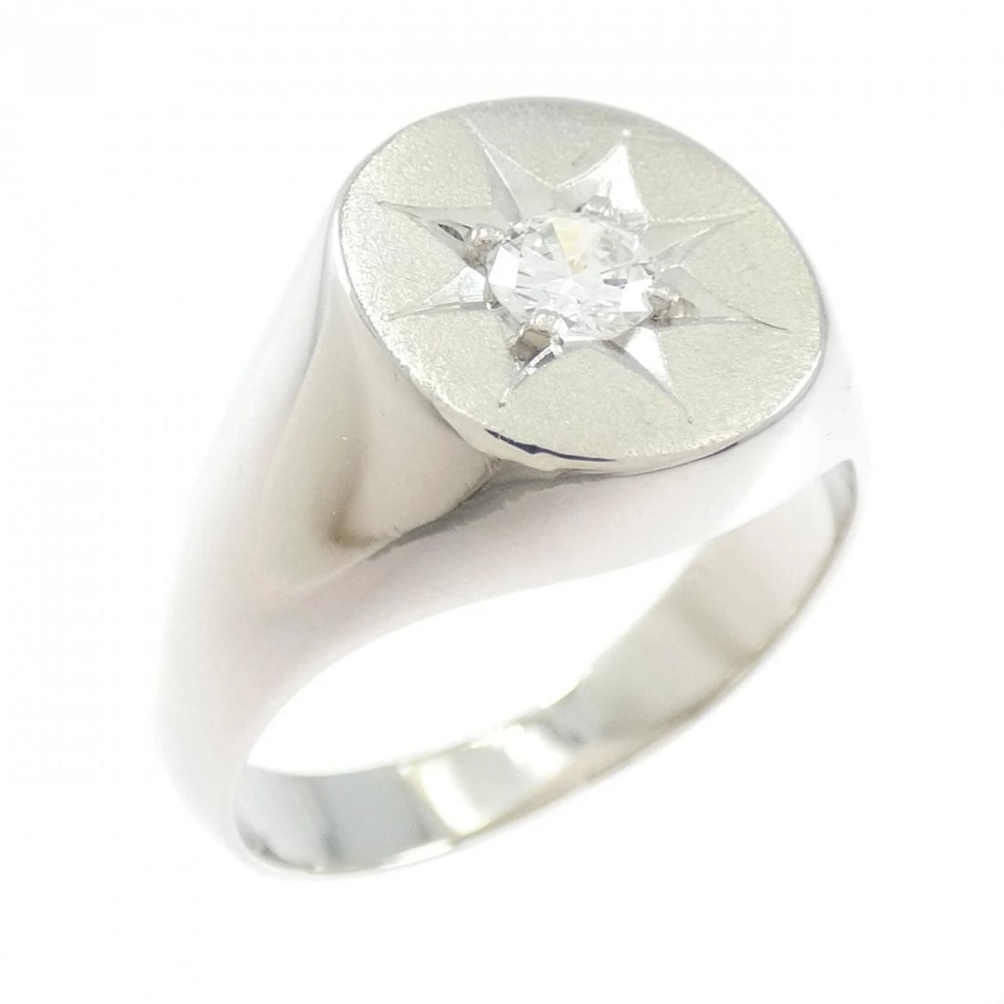 PT900 DIAMOND RING: PT900 Diamond Ring Brand: Unbranded Type: Diamond Ring Material: PT900, Main Stone/Creation Natural Color: Silver Size: US8 1/2 Accessories: None Accessories Notice: When purchasing pre-owned goods,
