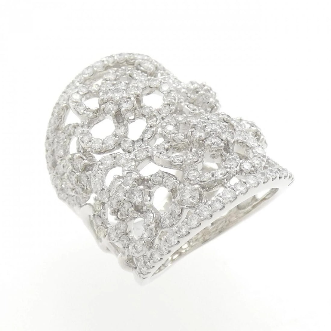 K18WG FLOWER DIAMOND RING: K18WG Flower Diamond Ring Brand: Unbranded Type: Diamond Ring Material: K18WG, Main Stone/Creation Natural Color: White gold Size: US6 1/2 Accessories: None Accessories Notice: When purchasing