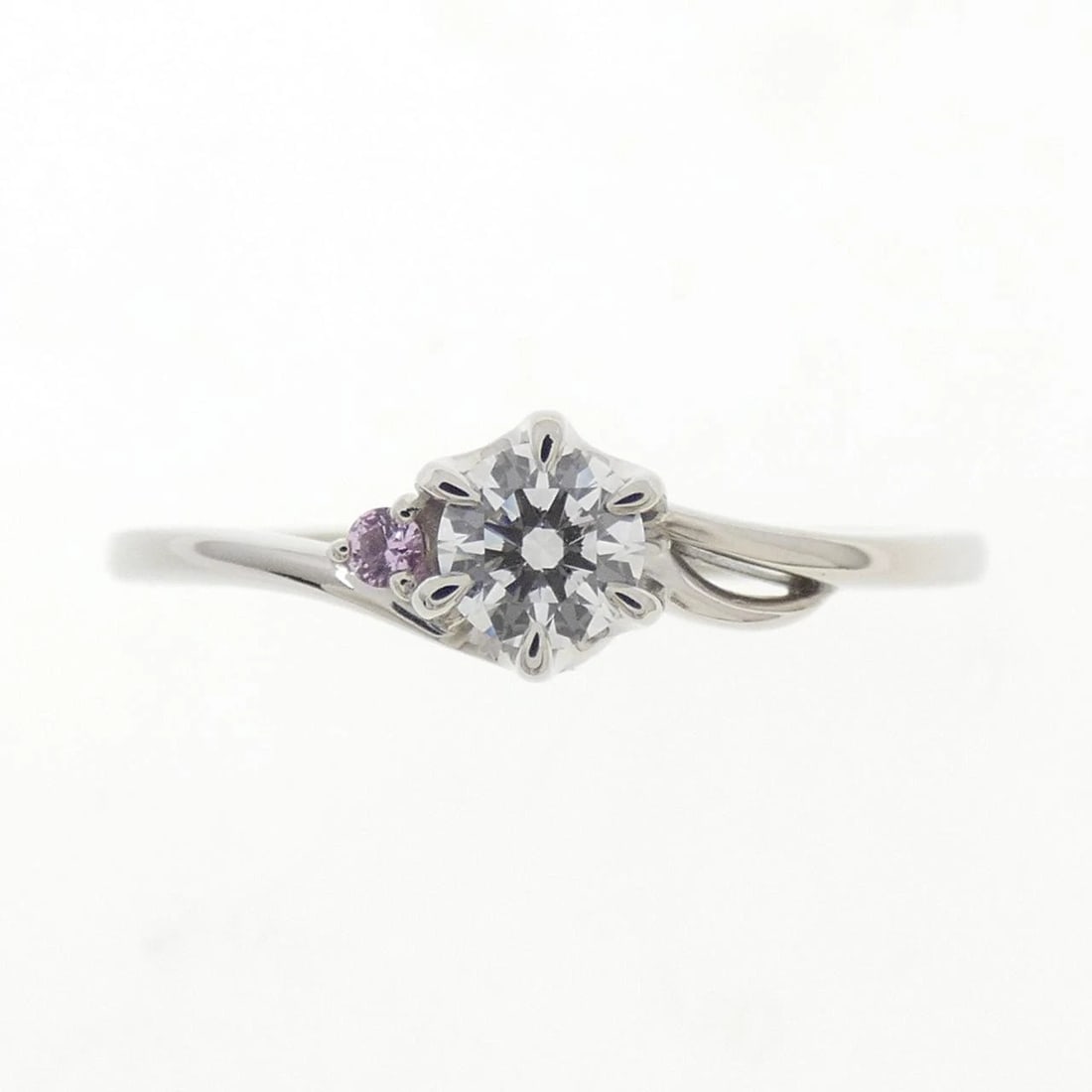 PT950 DIAMOND RING: PT950 Diamond Ring Brand: Unbranded Type: Ring Material: PT950, Main Stone/Creation Natural Color: silver Size: US5 3/4 Accessories: None Accessories Notice: When purchasing pre-owned goods, please