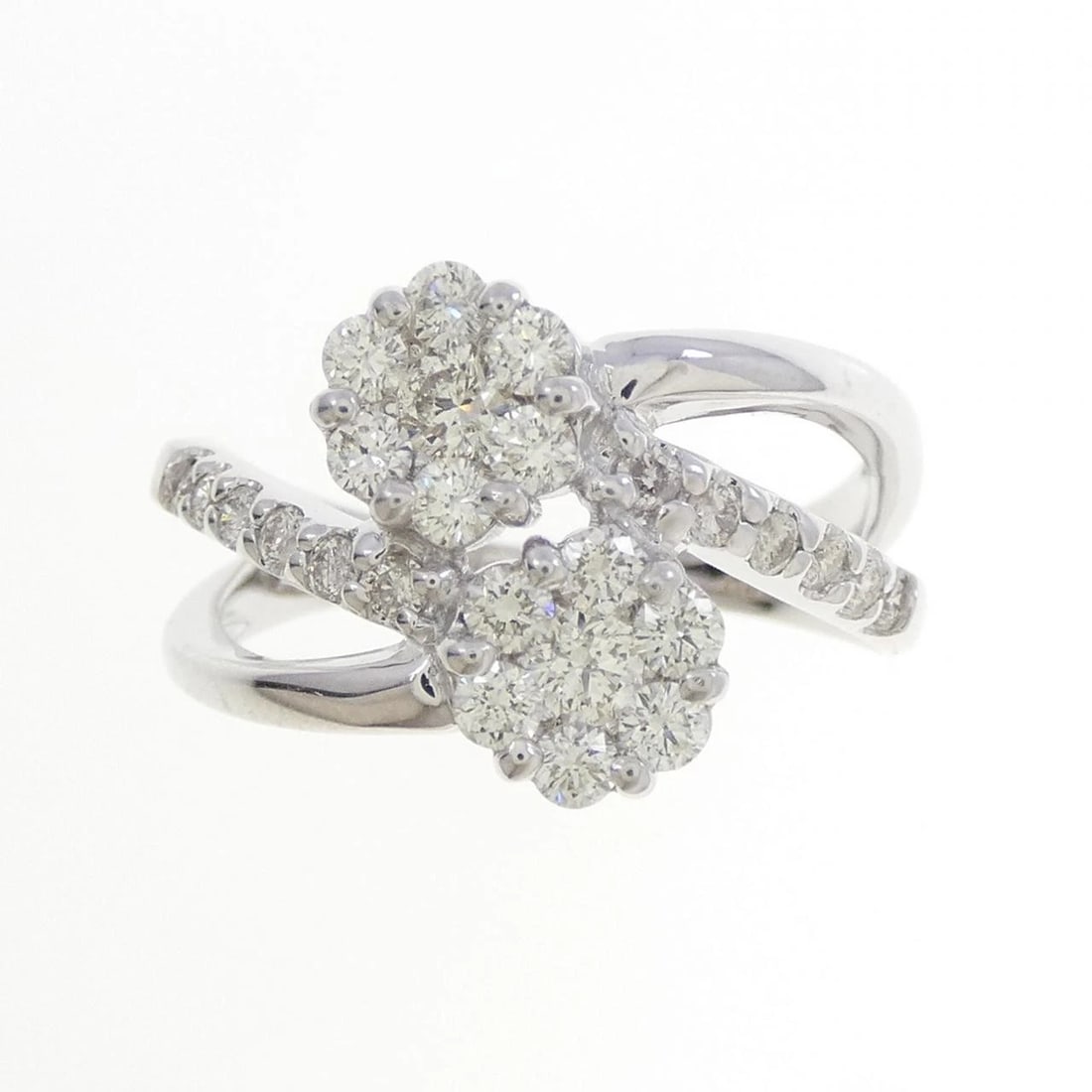 K18WG FLOWER DIAMOND RING: K18WG Flower Diamond Ring Brand: Unbranded Type: Diamond Ring Material: K18WG, Main Stone/Creation Natural Color: White gold Size: US7 Accessories: None Accessories Notice: When purchasing pre-owned