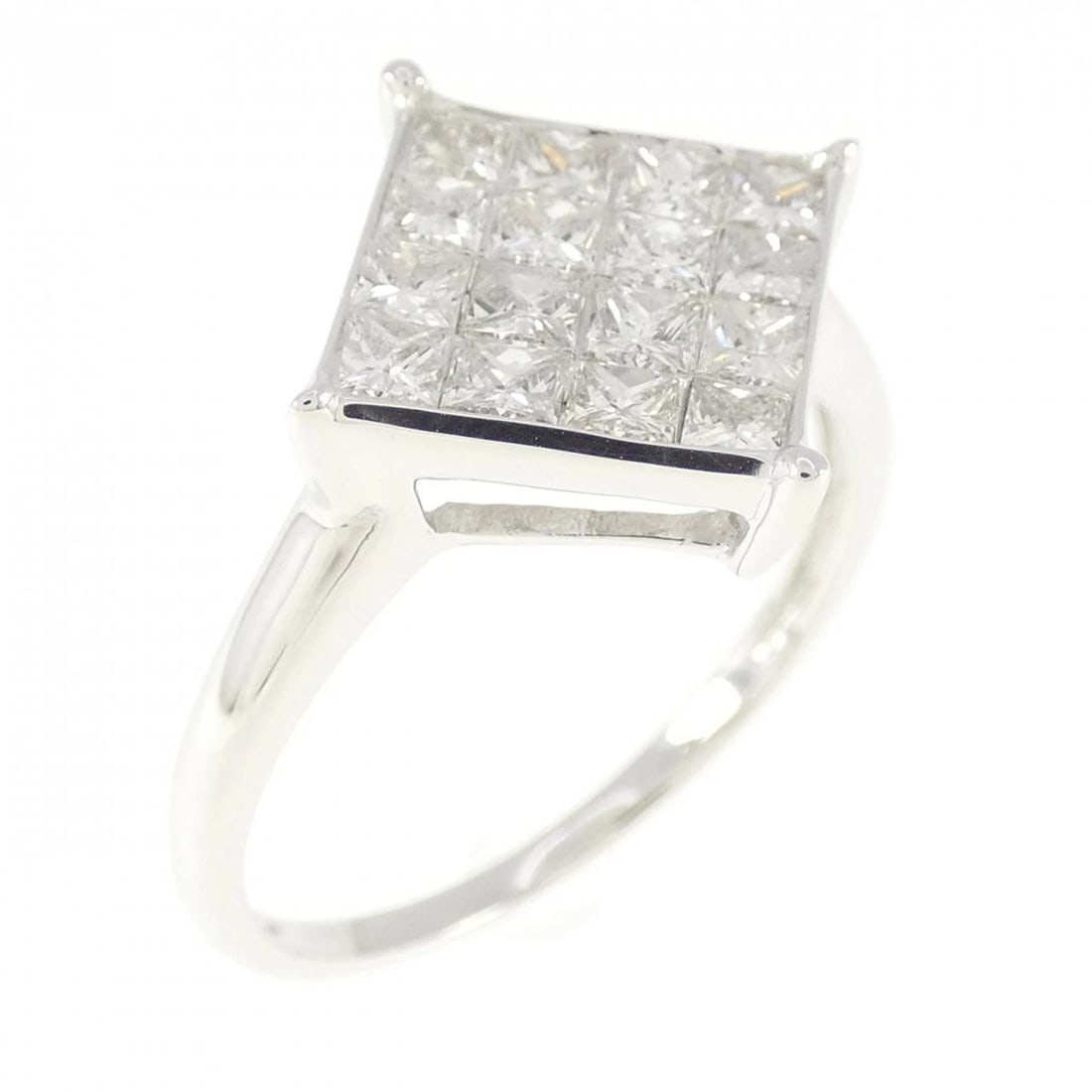 K18WG DIAMOND RING: K18WG Diamond Ring Brand: Unbranded Type: Diamond Ring Material: K18WG, Main Stone/Creation Natural Color: White gold Size: US8 1/2 Accessories: None Accessories Notice: When purchasing pre-owned