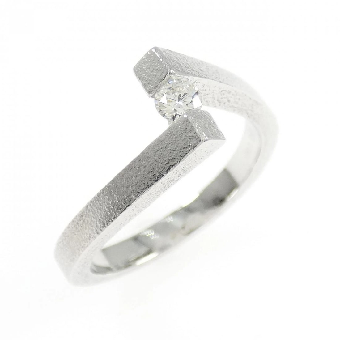 585WG DIAMOND RING: 585WG Diamond Ring Brand: Unbranded Type: Diamond Ring Material: 585WG, Main Stone/Creation Natural Color: White gold Size: US6 1/4 Accessories: None Accessories Notice: When purchasing pre-owned