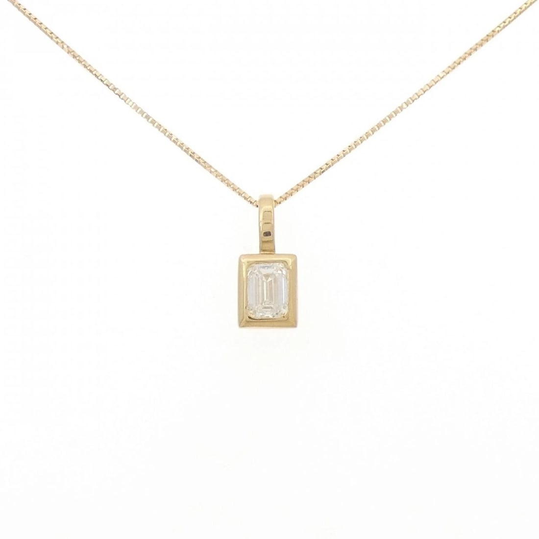18K YELLOW GOLD DIAMOND NECKLACE: 18K Yellow Gold Diamond Necklace Brand: Unbranded Type: Diamond Necklace Material: K18YG, Main Stone/Creation Natural Color: Yellow gold Size: 45cm Actual Size Pendant length approx. x width approx.: