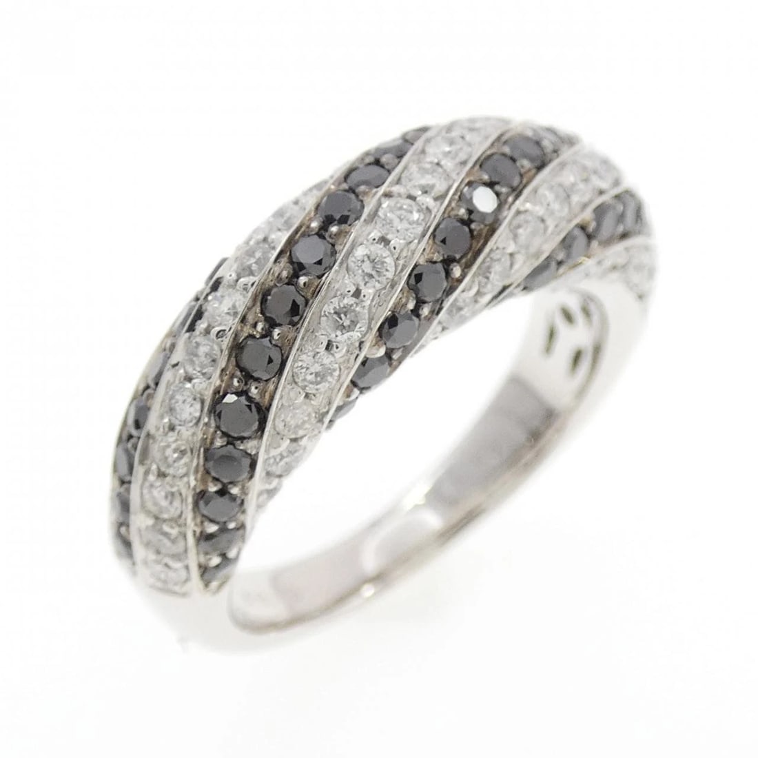 K18WG/K18BG DIAMOND RING: K18WG/K18BG Diamond Ring Brand: Unbranded Type: Diamond Ring Material: K18WG/K18BG, Main Stone/Creation Natural Color: WG,BG Size: US5 1/4 Accessories: None Accessories Notice: When purcha