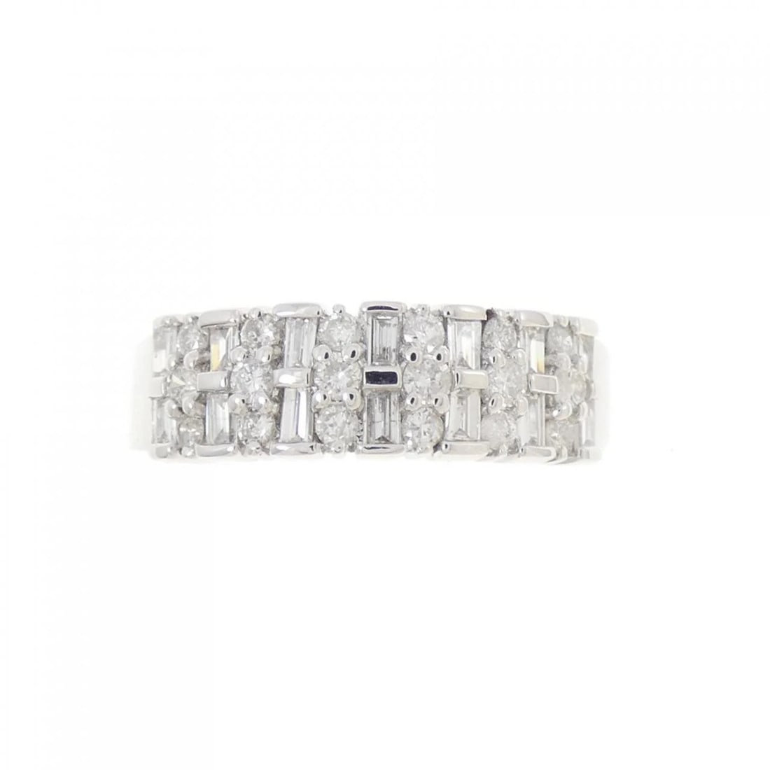 K18WG DIAMOND RING: K18WG Diamond Ring Brand: Unbranded Type: Diamond Ring Material: K18WG, Main Stone/Creation Natural Color: White gold Size: US6 3/4 Accessories: None Accessories Notice: When purchasing pre-owned