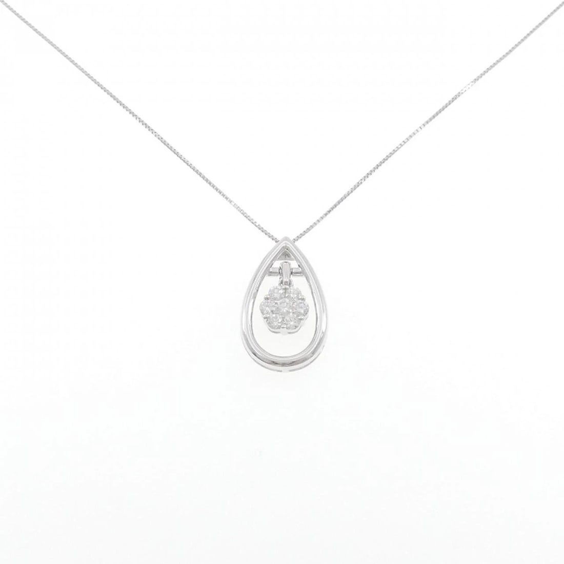 K18WG FLOWER DIAMOND NECKLACE: K18WG Flower Diamond Necklace Brand: Unbranded Type: Diamond Necklace Material: K18WG, Main Stone/Creation Natural Color: White gold Size: 45cm Actual Size Pendant length approx. x width approx.: