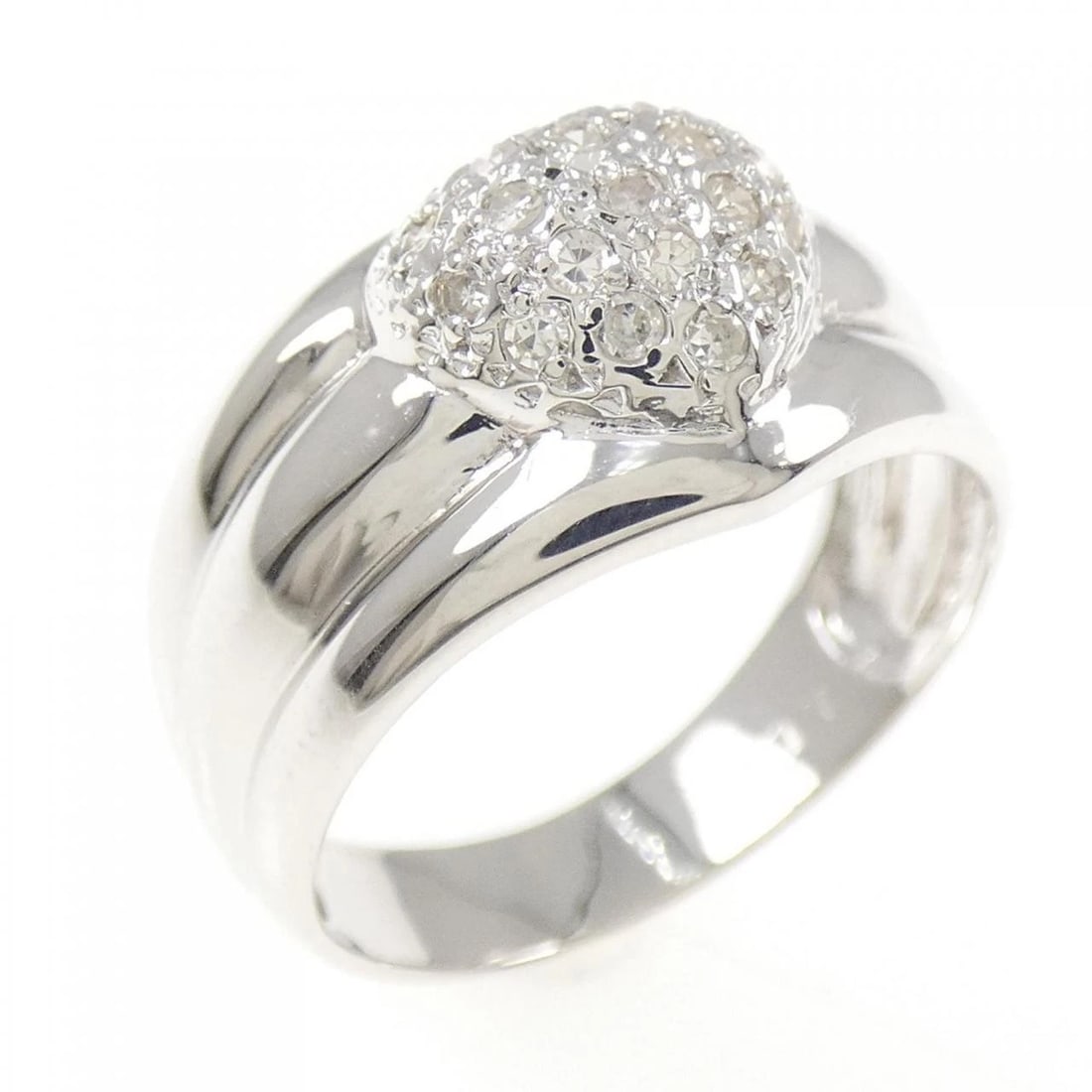 K14WG HEART DIAMOND RING: K14WG Heart Diamond Ring Brand: Unbranded Type: Diamond Ring Material: K14WG, Main Stone/Creation Natural Color: White Gold Size: US6 1/2 Accessories: None Accessories Notice: When purchasing