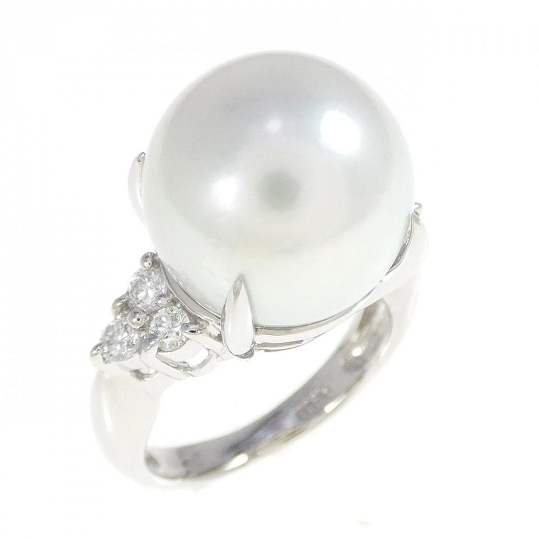 PT900 WHITE BUTTERFLY PEARL RING: PT900 White Butterfly Pearl Ring Brand: Unbranded Type: White butterfly pearl ring Material: PT900, Main Stone/Creation White Butterfly PearlSecondary Stone Diamond Color: silver Size: US5.25