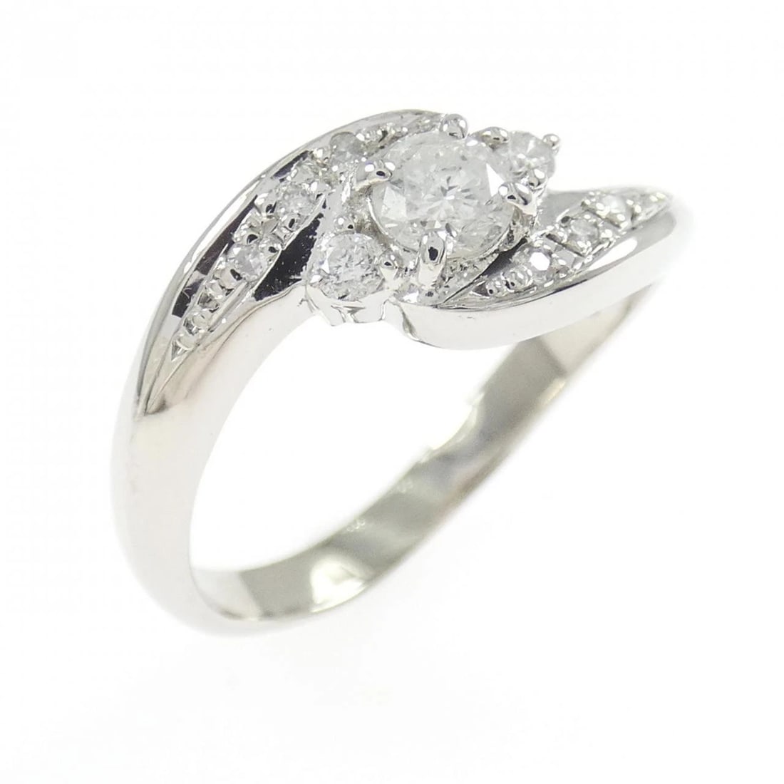 PT900 DIAMOND RING: PT900 Diamond Ring Brand: Unbranded Type: Diamond Ring Material: PT900, Main Stone/Creation Natural Color: silver Size: US6 1/2 Accessories: None Accessories Notice: When purchasing pre-owned goods,