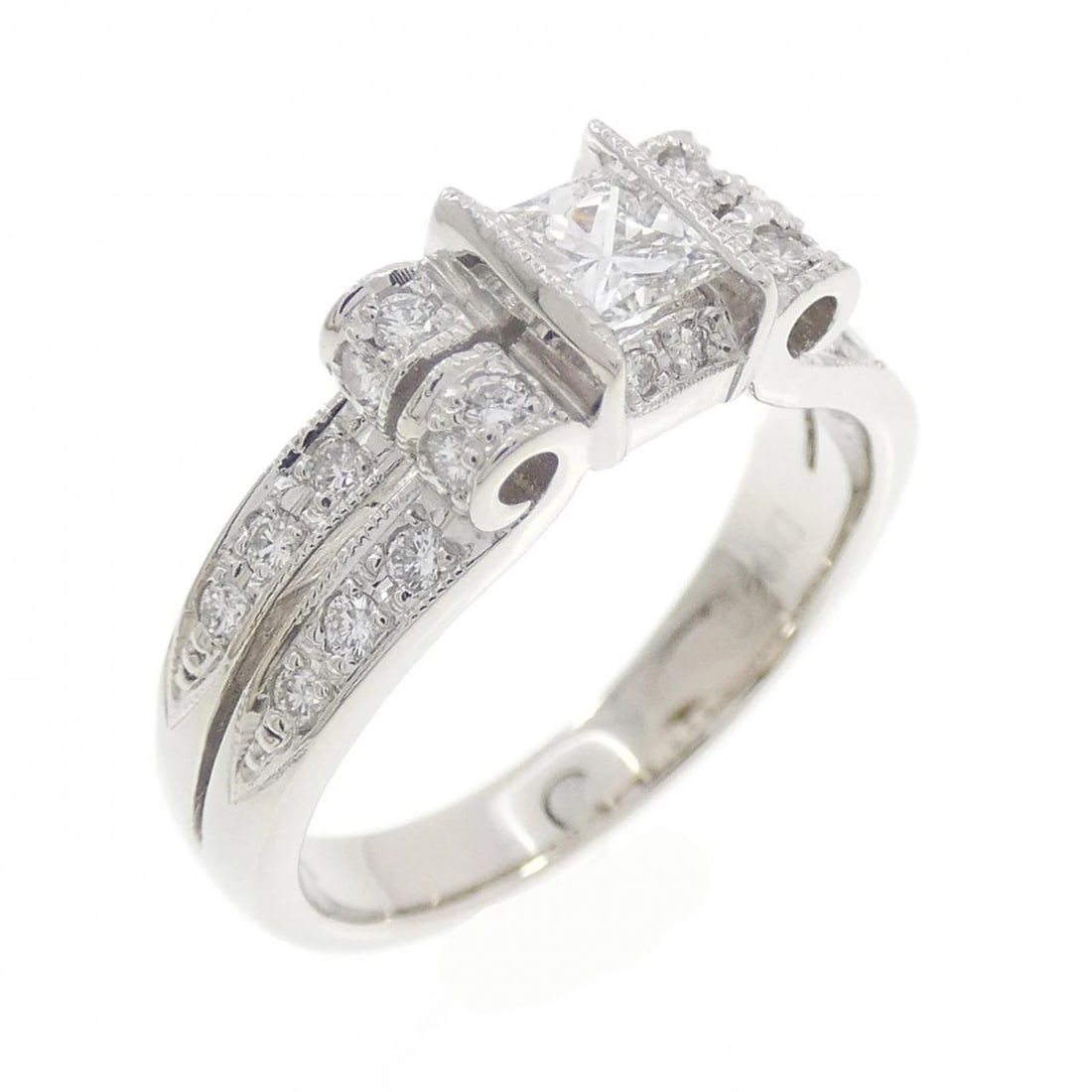 PT900 DIAMOND RING: PT900 Diamond Ring Brand: Unbranded Type: Diamond Ring Material: PT900, Main Stone/Creation natural Color: silver Size: US6 1/4 Accessories: None Accessories Notice: When purchasing pre-owned goods,