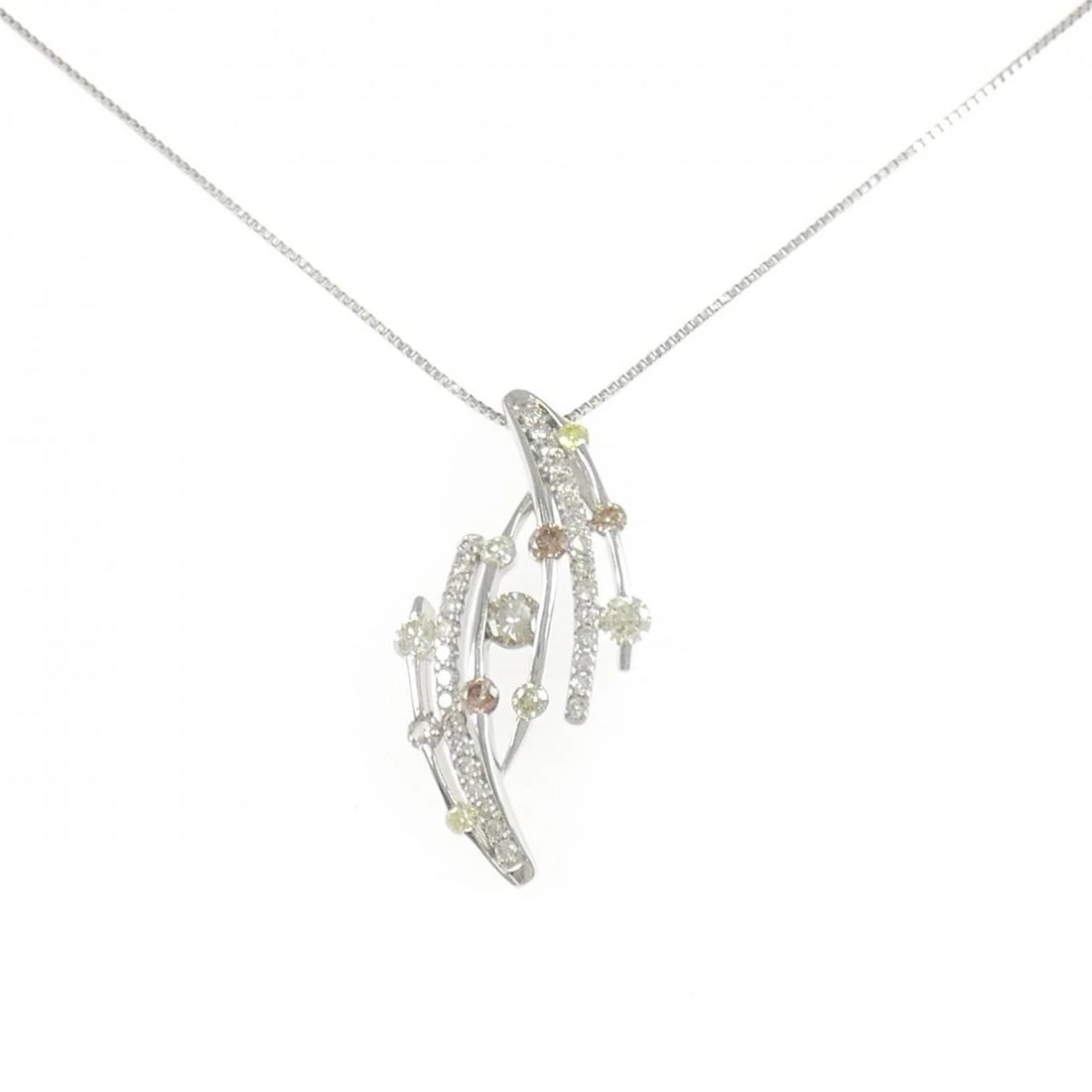 PT900/PT850 DIAMOND NECKLACE: PT900/PT850 Diamond Necklace Brand: Unbranded Type: Diamond Necklace Material: PT900/PT850, Main Stone/Creation Natural Color: silver Size: 45cm Actual Size Pendant length approx. x width approx.: