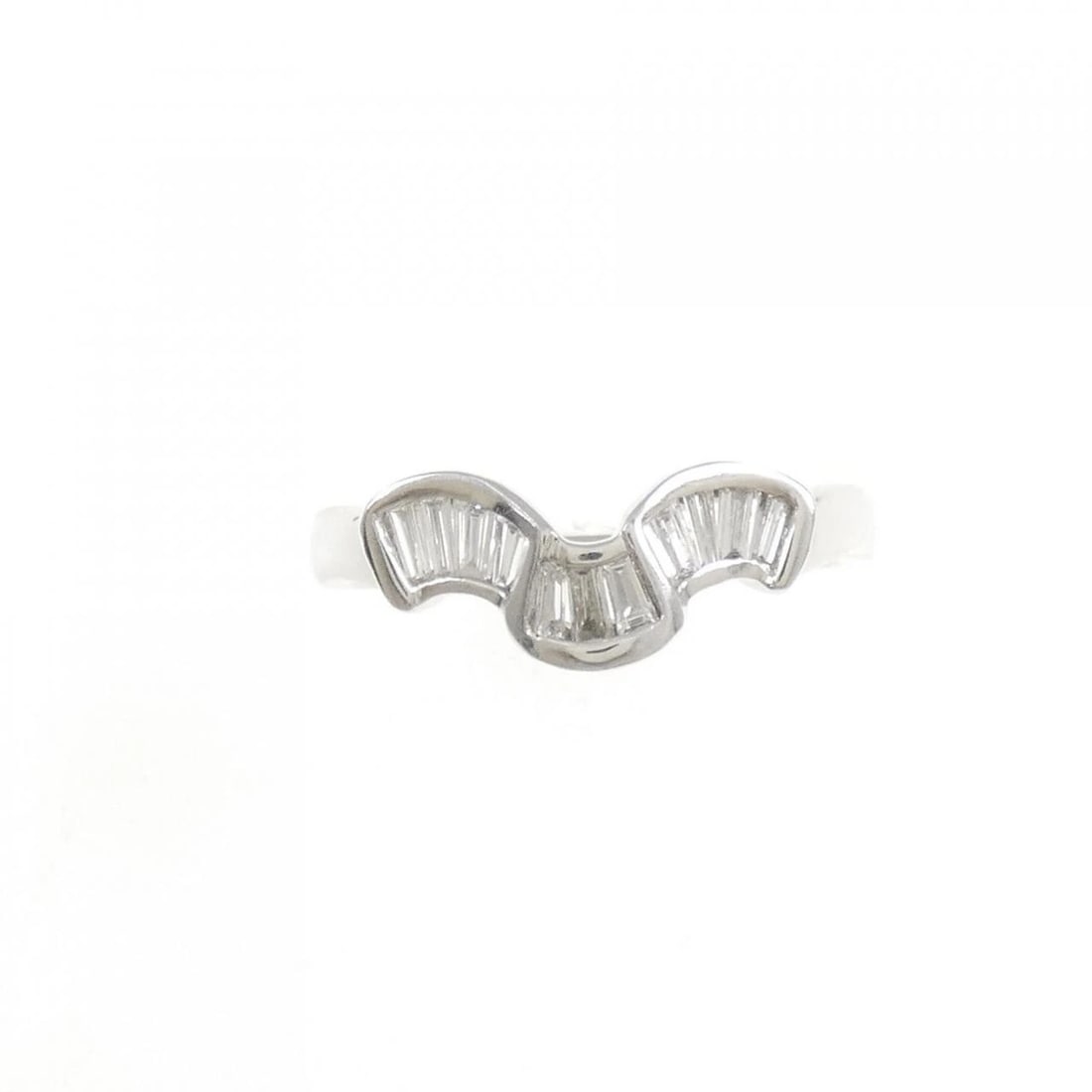 PT900 DIAMOND RING: PT900 Diamond Ring Brand: Unbranded Type: Diamond Ring Material: PT900, Main Stone/Creation Natural Color: silver Size: US8 1/4 Accessories: None Accessories Notice: When purchasing pre-owned goods,