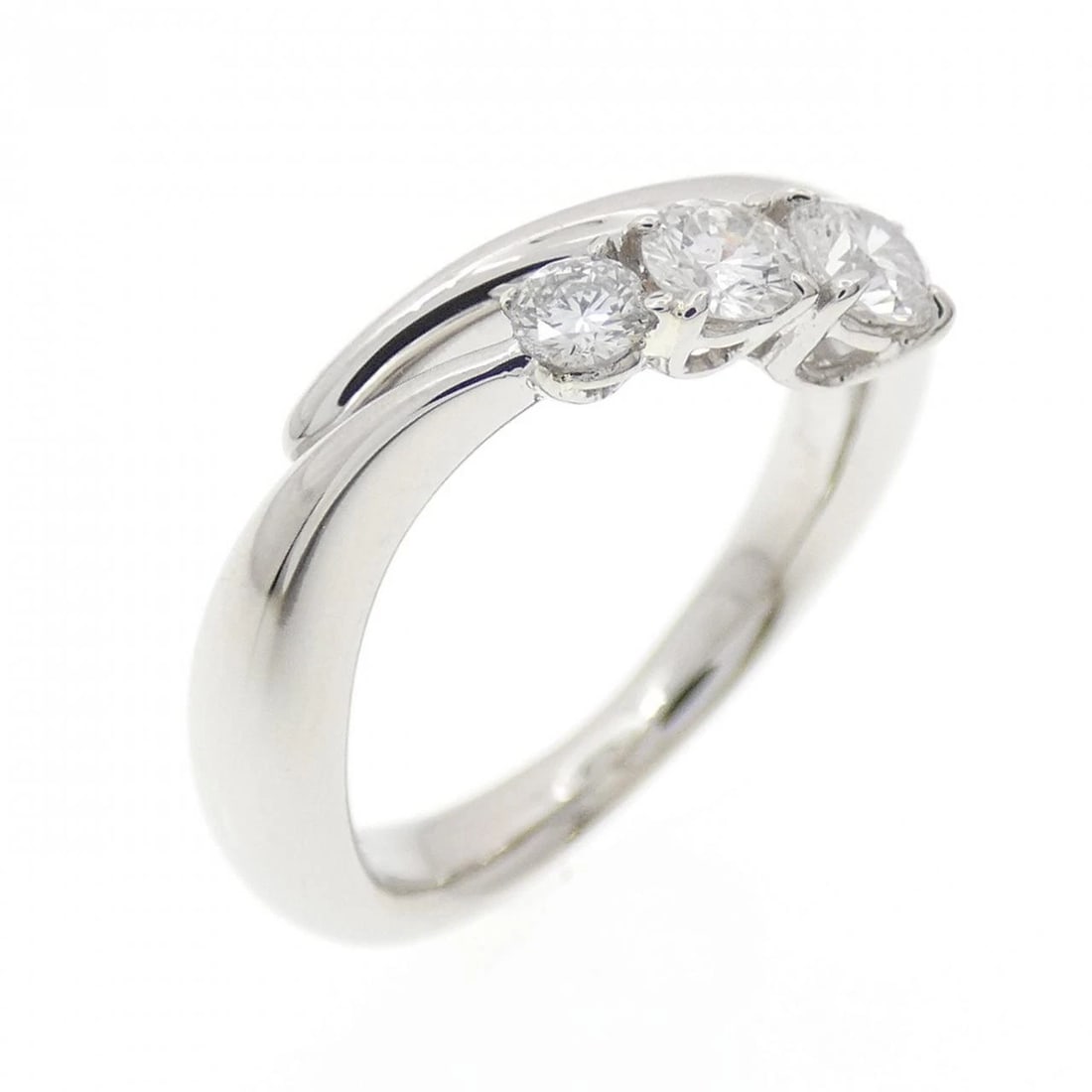 PT900 DIAMOND RING: PT900 Diamond Ring Brand: Unbranded Type: Diamond Ring Material: PT900, Main Stone/Creation Natural Color: silver Size: US4 Accessories: None Accessories Notice: When purchasing pre-owned goods,