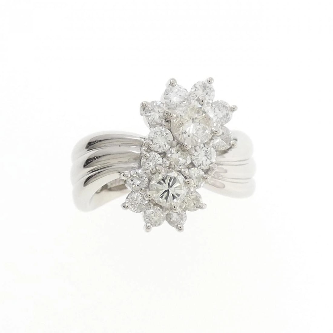 PT850 FLOWER DIAMOND RING: PT850 Flower Diamond Ring Brand: Unbranded Type: Diamond Ring Material: PT850, Main Stone/Creation Natural Color: silver Size: US5 1/2 Accessories: None Accessories Notice: When purchasing pre-owned