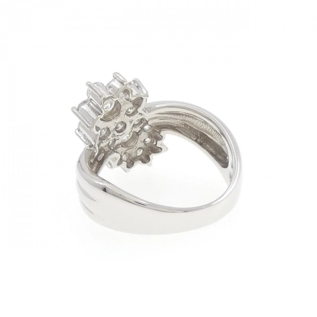 PT850 FLOWER DIAMOND RING - 2