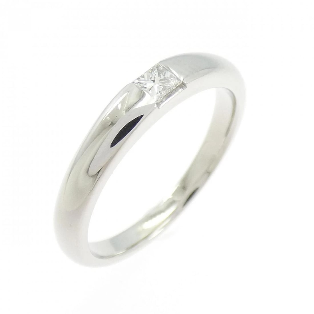 PT950 DIAMOND RING: PT950 diamond ring Brand: Unbranded Type: Diamond Ring Material: PT950, Main Stone/Creation Natural Color: silver Size: US6 1/2 Accessories: None Accessories Notice: When purchasing pre-owned goods,