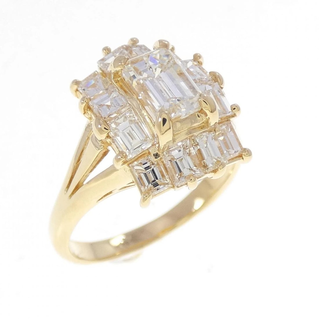 K18YG DIAMOND RING: K18YG Diamond Ring Brand: Unbranded Type: Diamond Ring Material: K18YG, Main Stone/Creation Natural Color: YG Size: US7 1/4 Accessories: None Accessories Notice: When purchasing pre-owned