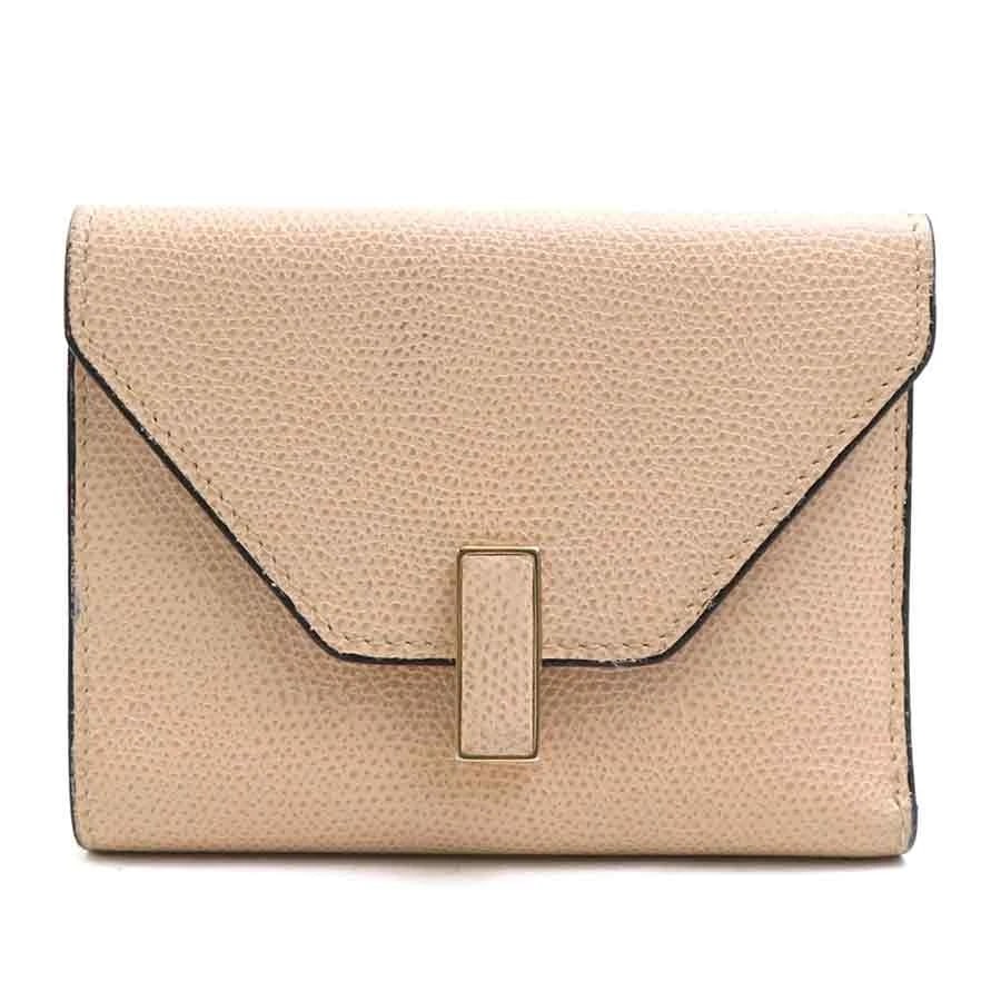 VALEXTRA TRIFOLD WALLET BEIGE LEATHER/GOLDTONE: Valextra Trifold Wallet Beige Leather/Goldtone Brand: Valextra Type: Tri-fold wallet Material: Leather Color: Beige Size: W:4.8inx H:3.7inx D:0.7in Accessories: None Accessories Notice: When