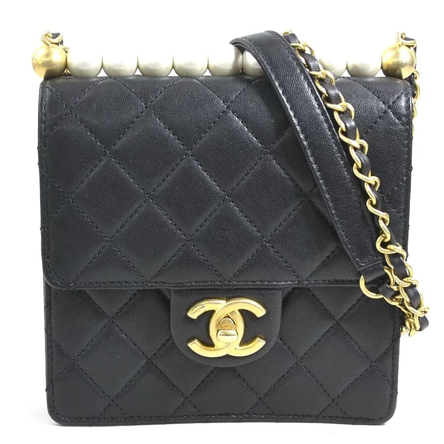 CHANEL MATELASSE CROSSBODY SHOULDER BAG: CHANEL Matelasse Crossbody Shoulder Bag Brand: CHANEL Type: Crossbody Shoulder Bag Material: Leather/Faux Pearl Color: Black/Off White Size: W:6.1inx H:6.5inx D:1.6in Accessories: None Acc