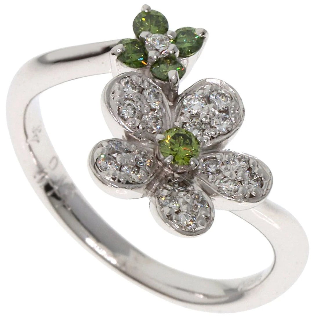 PONTE VECCHIO FLOWER MOTIF DIAMOND RING: Ponte Vecchio Flower motif Diamond Ring Brand: Ponte Vecchio Type: Ring Material: K18 White Gold, Main Stone/Creation Natural Color: Exterior Color Silver Size: 5 (US) Accessories: None Accessories