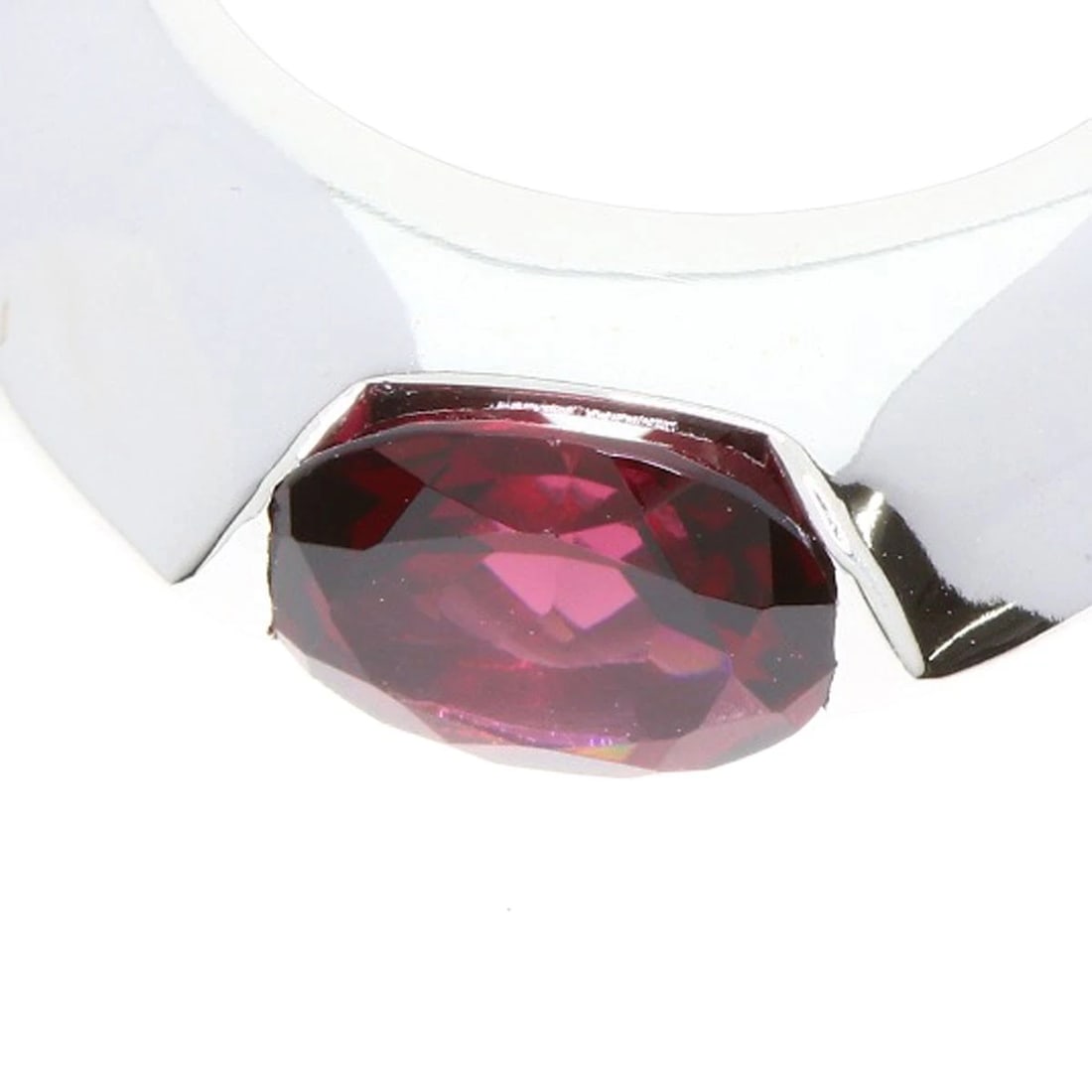 PIAGET OURA RING GARNET DIAMOND RING: PIAGET Oura Ring Garnet Diamond Ring Brand: PIAGET Type: Ring Material: K18 White Gold, Color: Exterior Color Silver Size: 5.25 (US) Accessories: None Accessories Notice: When purchasing p