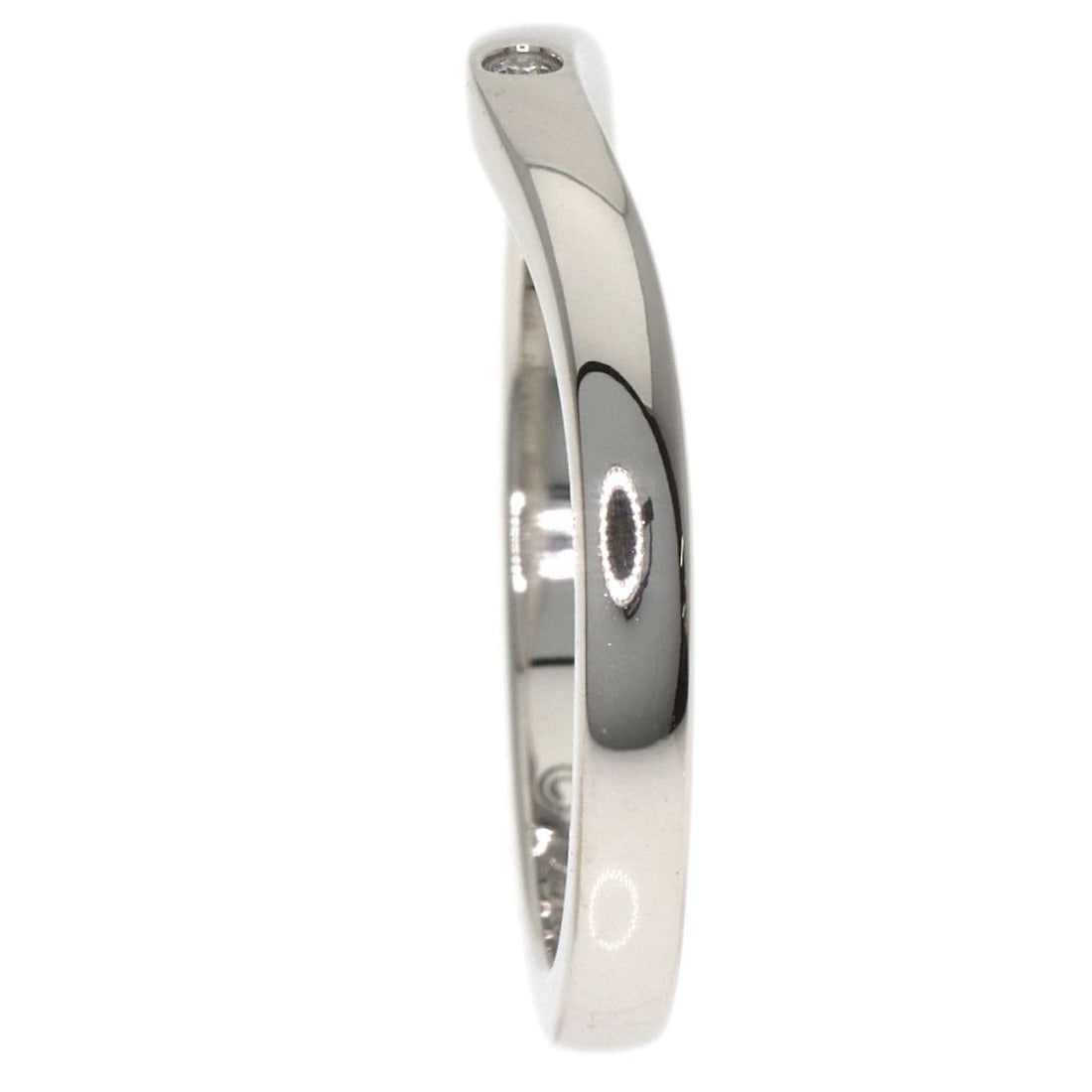 CARTIER BALLERINA CURVE 3P DIAMOND RING: CARTIER Ballerina Curve 3P Diamond Ring Brand: CARTIER Type: Ring Material: Platinum PT950, Main Stone/Creation Natural Color: Exterior Color Silver Size: 4.25 (US) Accessories: None Accessories