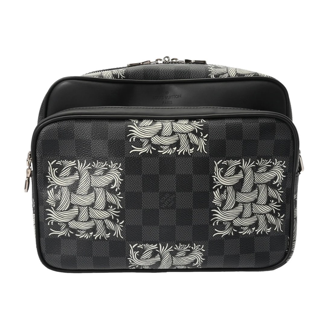 LOUIS VUITTON NILE PM CHRISTOPHER NEMETH DAMIER GRAFITTE: LOUIS VUITTON Nile PM Christopher Nemeth Damier Grafitte Brand: LOUIS VUITTON Type: Shoulder Bag Material: Damier canvas Color: black Size: H:about 7.9inch W:about 10.2inch D:about 3.1inch Accesso