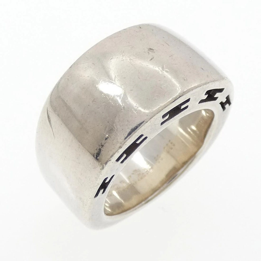925 HERMES RING: 925 Hermes Ring Brand: HERMES Type: Hermes Ring Material: 925Silver, Color: none Size: US6 1/2 Accessories: None Accessories Notice: When purchasing pre-owned goods, please refer to the photos of the